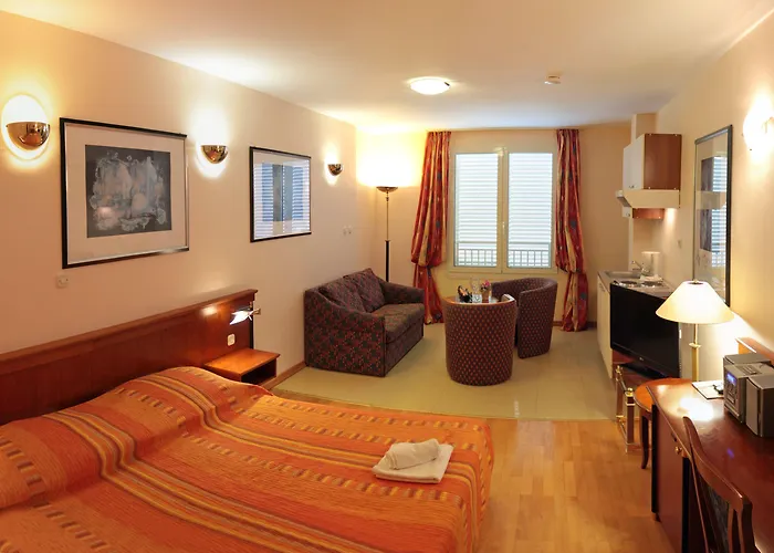 Gostinjska kuća Apartel Park Osejava 4*