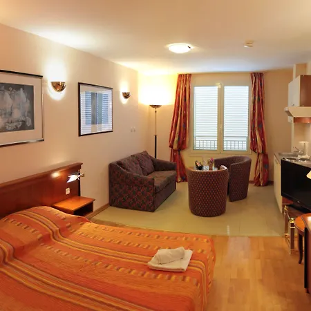Πανσιόν Apartel Park Osejava 4*