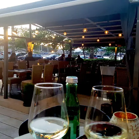 بيت ضيافة Apartel Park Osejava 4*