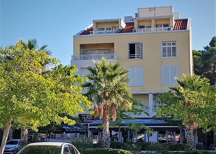 Πανσιόν Apartel Park Osejava 4*